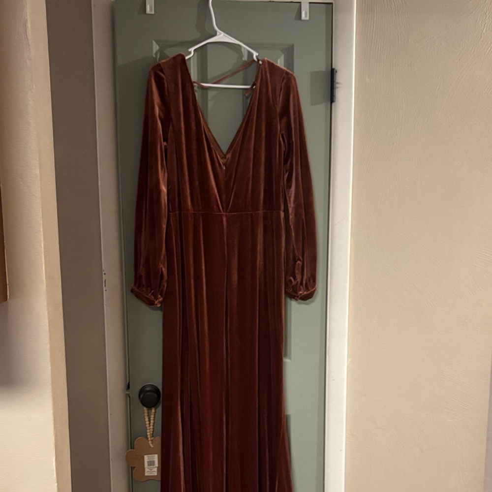 Revelry Vera Velvet Dress - Picture 5 of 5